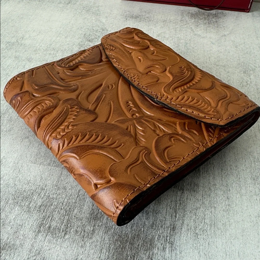 PATRICIA NASH Reiti Bi-Fold Tooled Cognac Brown Leather RFID Wallet Nib